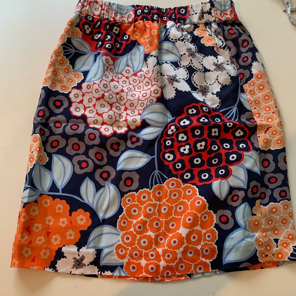 Boden electric waist skirt great condition size2R

M
